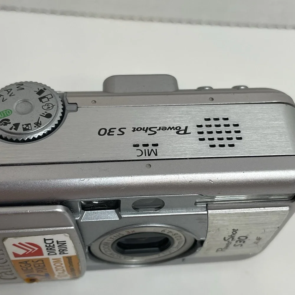 Canon PowerShot S30 3x Optical Zoom 3.0MP Silver Digital Camera No Battery Parts